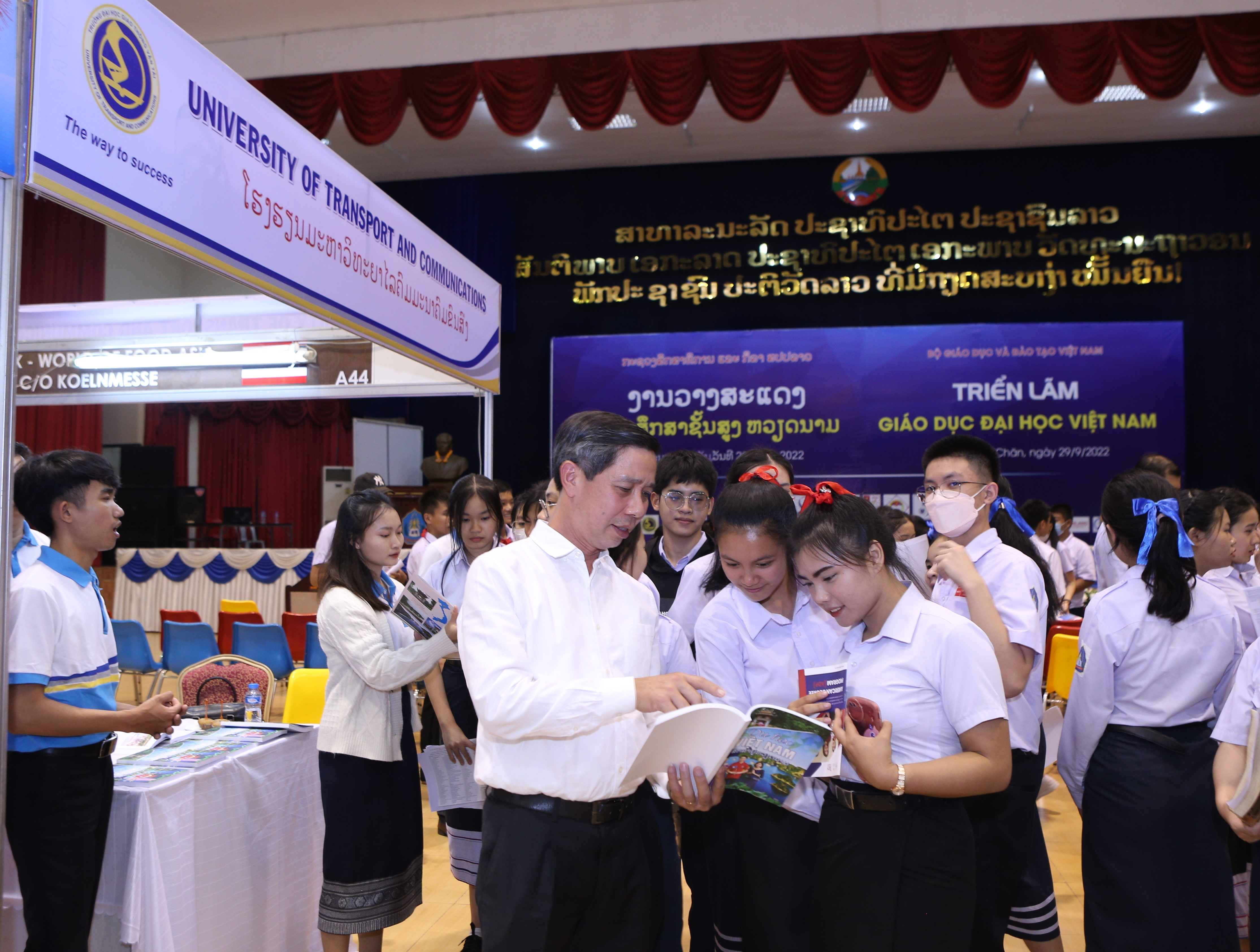 tài xỉu
 tham gia Triển lãm giáo dục đại học Việt Nam tại thủ đô Vientiane của Lào